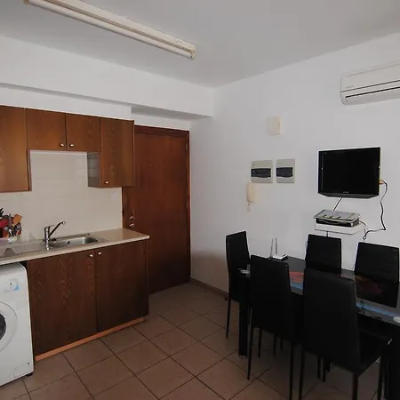 Ria Studio لارنكا